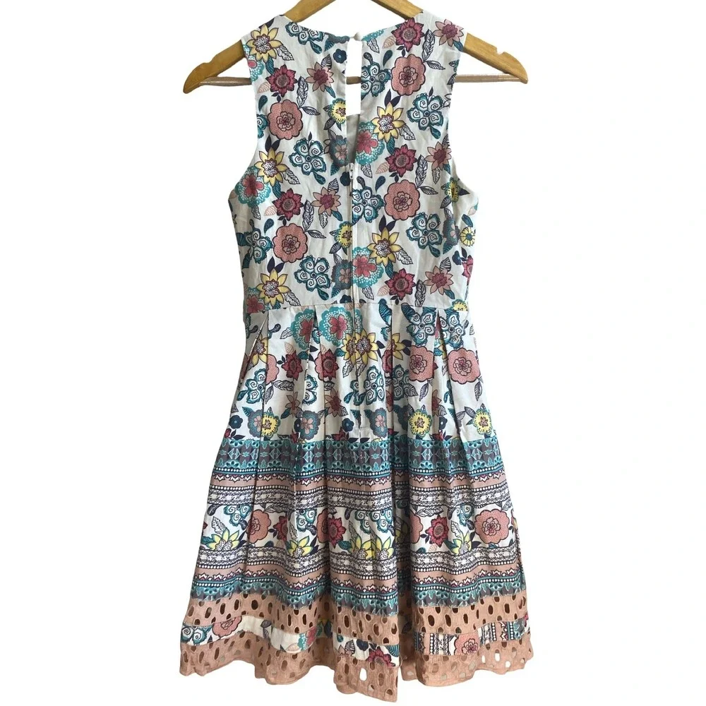 Teezeme Ivory Floral Pleated Mini Dress Size 3/4 Sleeveless Eyelet Pockets Cute‎ - Picture 2 of 13